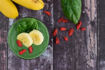 Spirulina green smoothie with spinach, banana and goji berry 