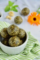 Cashew spirulina date mint energy balls