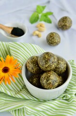 Cashew spirulina date mint energy balls
