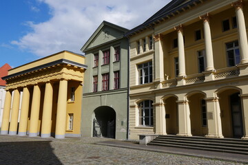Universitätsplatz und Zoologisches Institut in Rostock an der Ostsee in Mecklenburg-Vorpommern