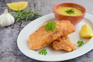 Fried salmon with potato puree with parsley and lemon