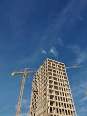 Building site and crane