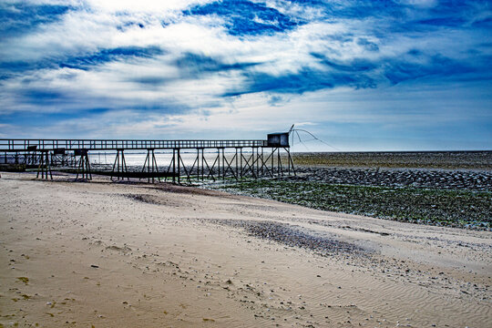 Fishing house in french atlantic ocean coast. Pecheries de la fa&ccedil;ade atlantique