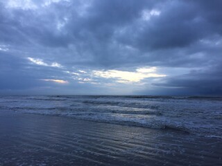 Obraz premium Dark cloudy seascape, north sea