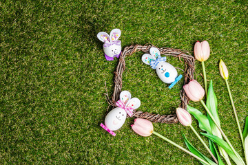 Naklejka premium Traditional Easter symbols festive background