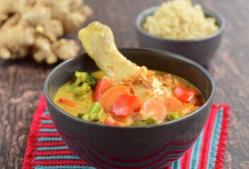 Homemade chicken curry with carrot, broccoli and red bell pepper. Served with brown rice