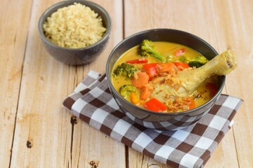 Homemade chicken curry with carrot, broccoli and red bell pepper. Served with brown rice