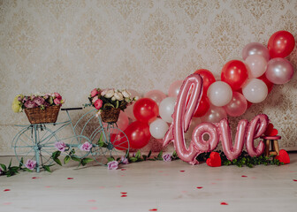 San Valentin mini photoshoot for babies and toddlers in a photo studio with flowers and balloons