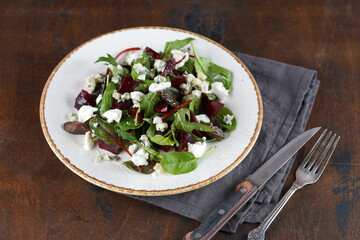 Salad with beets, cheese and salad