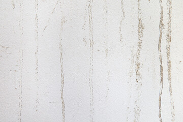 Water stain pattern on white concrete wall.