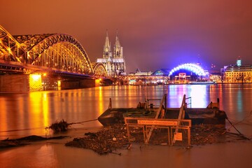 cologne cathedral at night