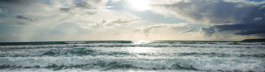 Obraz na płótnie Canvas Waves in ocean