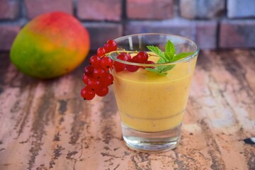 Mango red currant smoothie with mint leaf