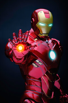 IRONMAN Figure Model 1:10 SCALE, Iron man is a popular line of construction toys manufactured by the ZDtoys.