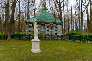 architecture and statues in Peterhof