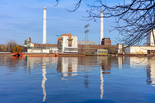 Berlin Spree, Kraftwerk, Klingenberg, Rummelsburg, Vattenfall, Rummelsburger Bucht Stromanbieter, Fernw&auml;rme, Industriedenkmal Architektur, Industriearchitektur, Baudenkmal, Berliner Heizkraftwerk