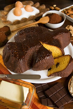 Colomba with chocolate (Italian Easter cake)