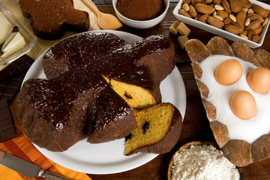 Colomba with chocolate (Italian Easter cake)