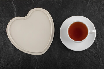 Obraz na płótnie Canvas A white cup of hot tea with an empty plate