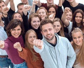 Obraz premium close up. confident guy standing among his friends