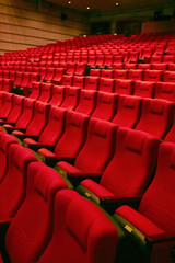 Obraz premium Red chairs in an empty concert hall