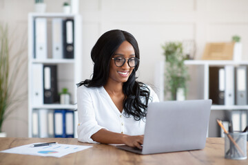Beautuful black businesswoman working with laptop computer at desk in office