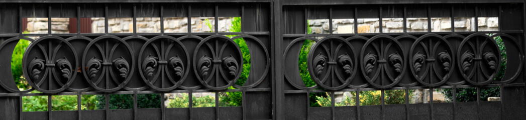 Large double metal gate