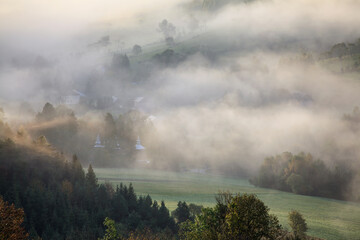 misty autumn morning in Beskid Niski - obrazy, fototapety, plakaty