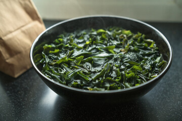preparation of wakame seaweed