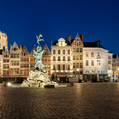 Fototapeta na wymiar Brabo fountain at the Grote Markt square after sunset