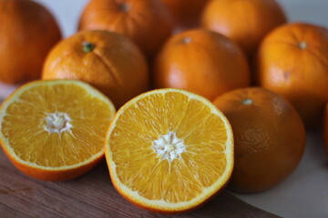 Kinnows and Sliced Kinnows which looks like Orange © Trending Now