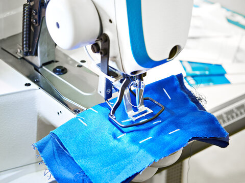 Electronic automatic bartacking sewing machine