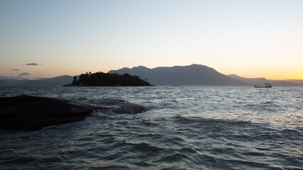 Por-do-sol frio na Tapera da Base - Florian&oacute;polis - SC