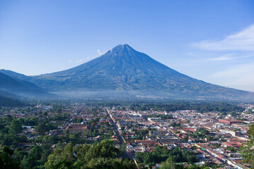 el Volcán de Agua y la ciudad de Antigua Guatemala, Guatemala