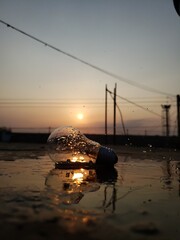 Bombillo al atardecer