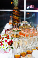 party table setting with champagne
