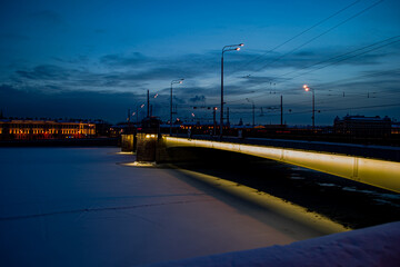 Obraz premium Night city, river, bridge