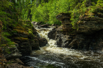 Obraz premium Creek in northern Sweden flushing through eroded rocks