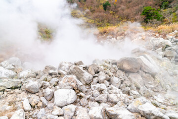 日本にある長崎県の観光名所「雲仙地獄」と「雲仙温泉」の写真