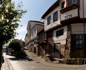 Fototapeta na wymiar Old houses in the town of Veliko Tarnovo in central Bulgaria
