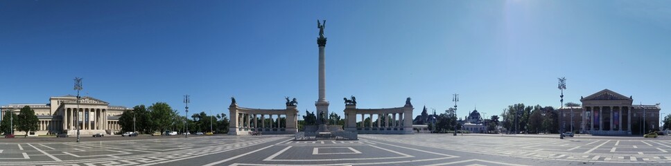 Fototapeta na wymiar Heroes' Square in Budapest, Hungary