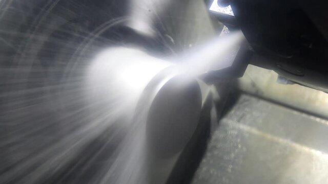 Water cooling during milling is applied to lathes. The cnc lathe in action.