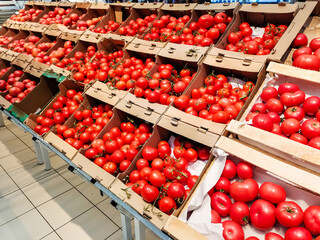 Tomatoes are in boxes in the supermarket