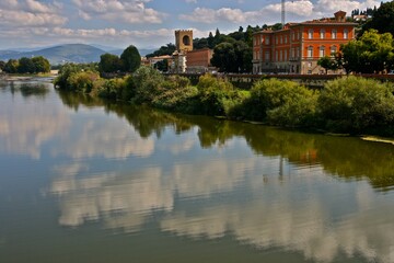 Fototapeta na wymiar Arno river in Florence, Italy 
