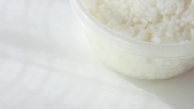 冷凍したご飯の回転する動画