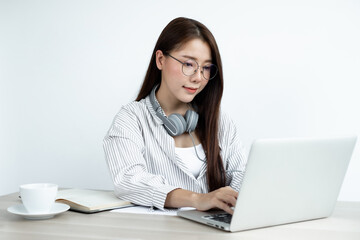 Asian businesswoman working on laptop computer About happy business projects sitting at your desk at home