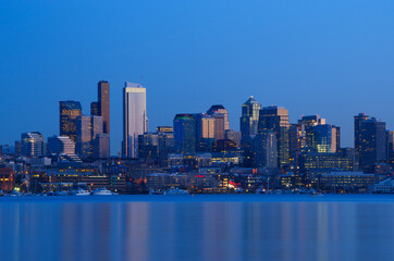 Fototapeta na wymiar Seattle Blue Hour Sunset From Lake Union