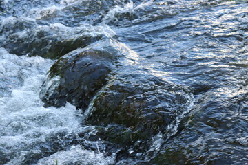 Wasser gließendes Fluss Strudel sauber reines Wasser sauberes Wasser natürliche Kläranlage