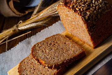 Moist wholemeal bread, crushed or ground whole grain