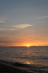 海　夕陽　夕焼け　日が沈む　水平線　夕焼雲